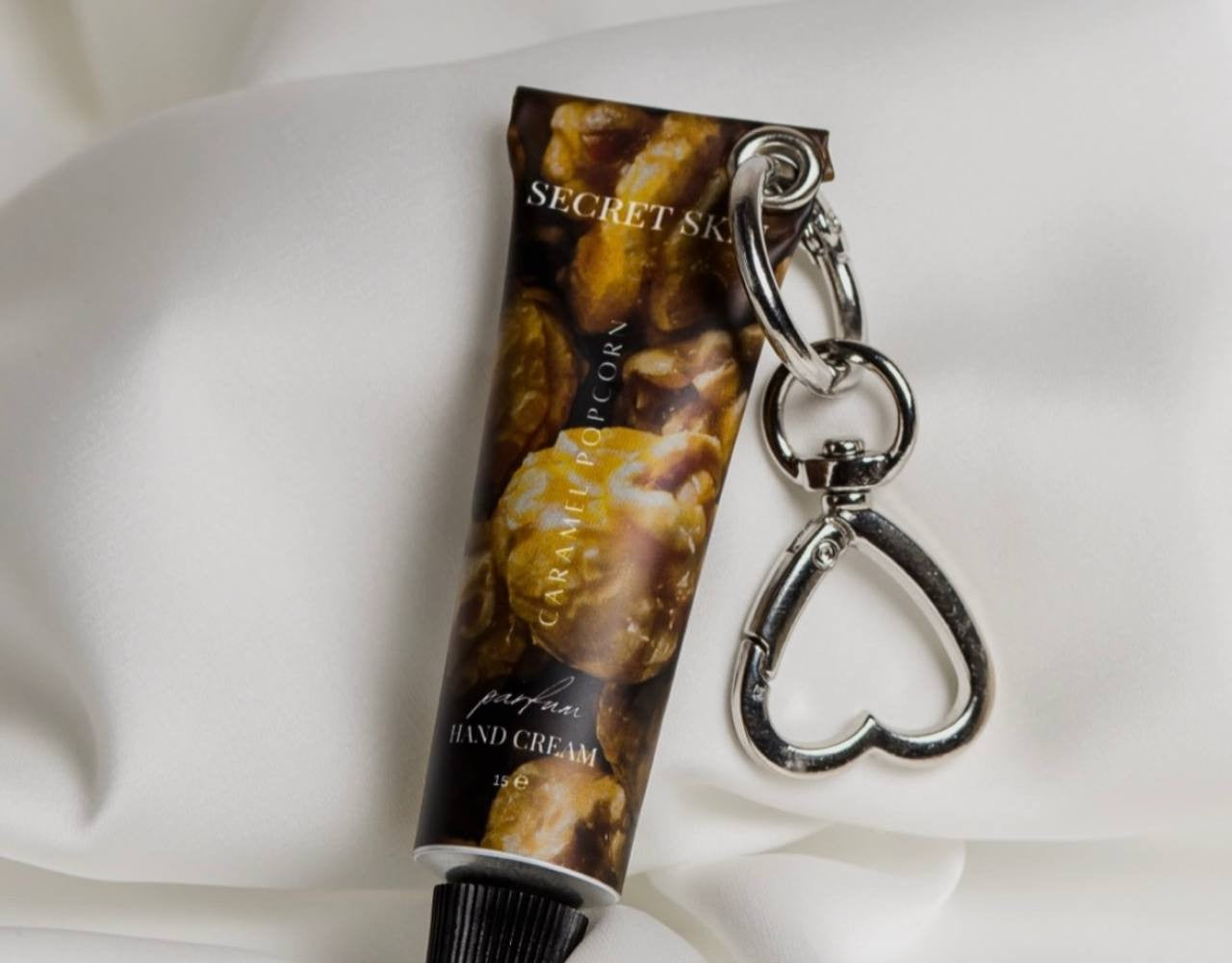 SECRET SKIN - Caramel Popcorn Hand Cream - Крем для рук з брелком та ароматом карамельного попкорну, 15 мл